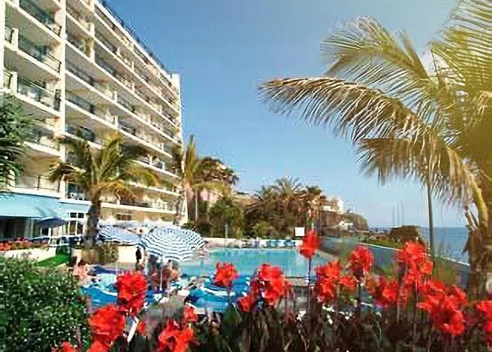Lovely Apartment With Pool And Sea View